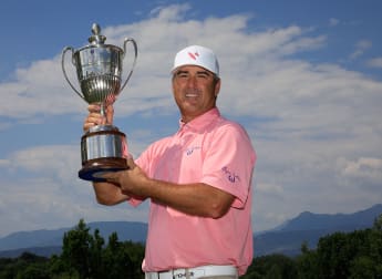 Double-defending Dennis eyes three-peat in Italy