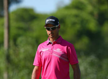 Van Zyl holds on to Turkey lead
