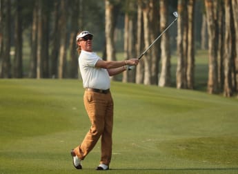 Jiménez surges into contention