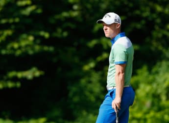 Horsey pulls further clear