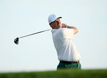 Els looking for unprecedented fourth in Dubai