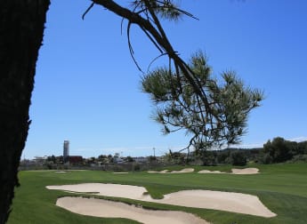 Wind halts play in Catalunya.