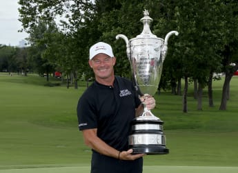 Cejka rides hot putter to 4-shot victory at the 2021 KitchenAid Senior PGA Championship