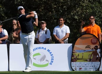 Fowler hits the front in France