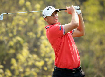 Noren holds slender advantage