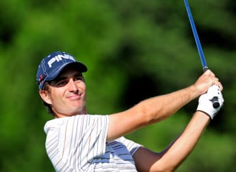 Cañizares climbs into contention