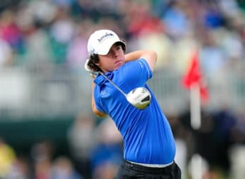 Majestic McIlroy leads at St Andrews