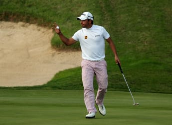 Larrazabal leads at Valderrama