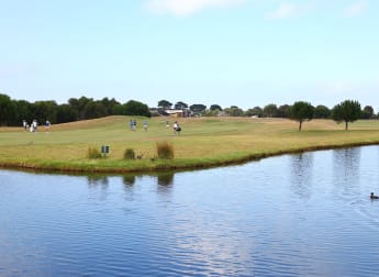 Flanagan flies into Victoria lead