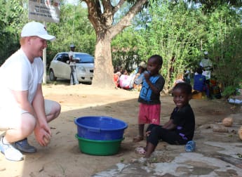 Glad's House: from street children to caddies 