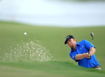 Holmes deals an ace to surge clear