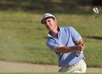 Fernandez-Castaño holds slender lead