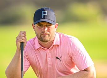 Lewis leaps into Abu Dhabi lead