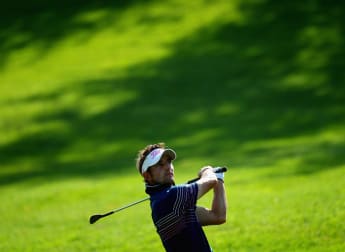 Benson and Kruger stay cool to lead