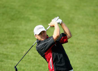 Hoey digs out early advantage