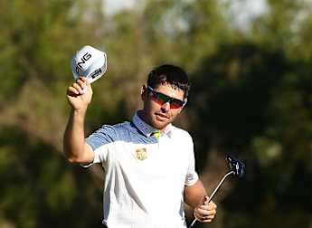 Oosthuizen takes control of Perth International