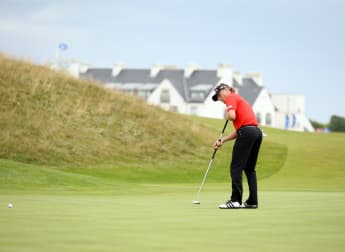 Pavin trims Langer's lead