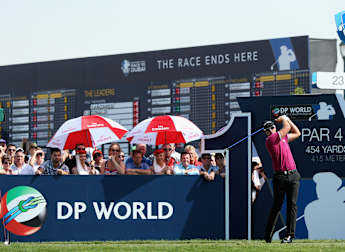 Super Stenson holds halfway lead