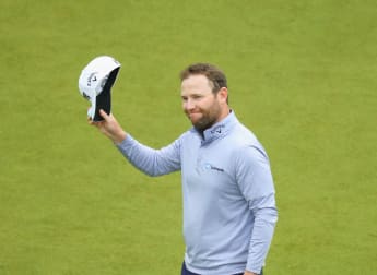 VIDEO: Grace's near-albatross