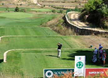 Thelen surges clear in Portugal