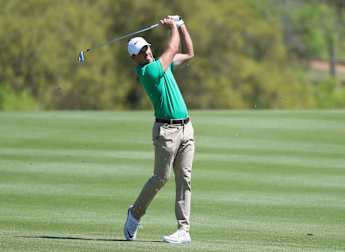 Schwartzel in tight battle against Snedeker