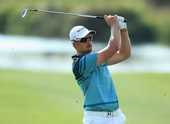Stenson roars ahead at Serengeti