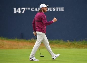 Sensational 65 puts Fleetwood in contention