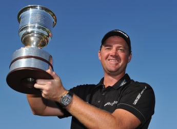 Courageous Hanson claims KLM glory