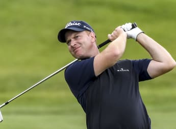 McEvoy maintains France lead as rain halts play