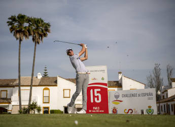 Nienaber tames conditions to lead in Spain