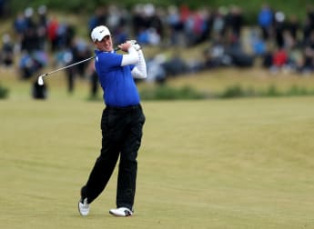 Warren claims outright lead