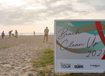 Golfers and volunteers join forces to clean Sotogrande beach