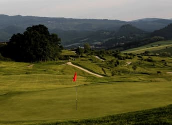 Kennedy moves into contention