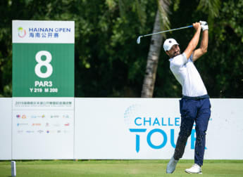 Laporta leaps into Hainan lead 