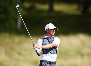 Peterson equals course record at Albatross