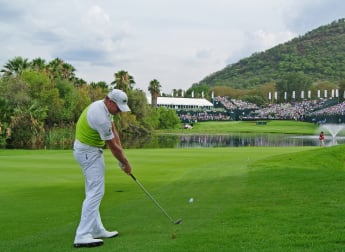 Cool Donaldson stays ahead