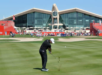 Resplendent Rose pulls clear