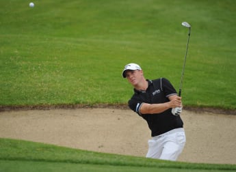 Chasing pack close in on leading pair