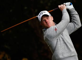 Horsey charges into contention