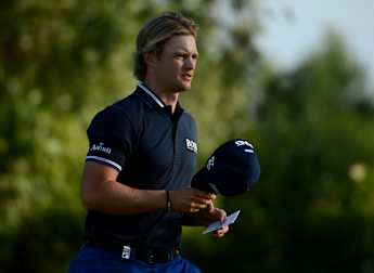 Flawless Lewis leads at Diamond Country Club
