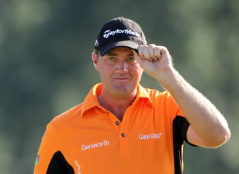 Hot Hanson leads in Augusta