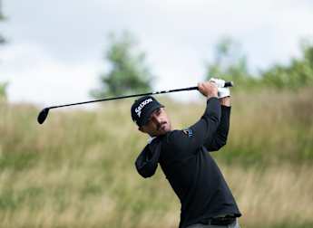 Robinson-Thompson goes low to surge ahead in Aberdeen