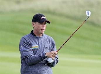 Wolstenholme Soars into Share of Czech Lead