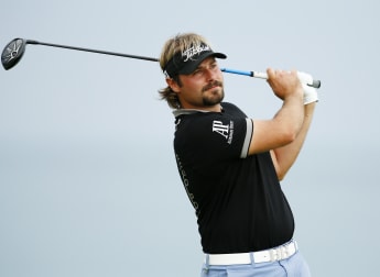 Dubuisson makes early move