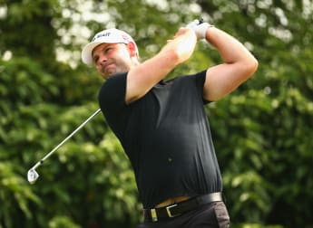 Waring sets early tempo