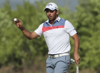 Larrazábal makes mad dash to 67 in India