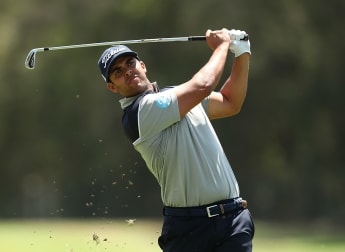 Papadatos takes early lead in South Africa