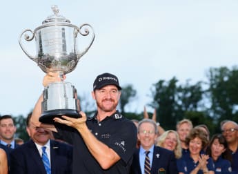 Walker goes wire-to-wire for maiden Major