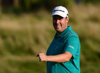 Evans leaves it late to snatch Prague lead