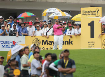 Aphibarnrat keeping Harrington at bay